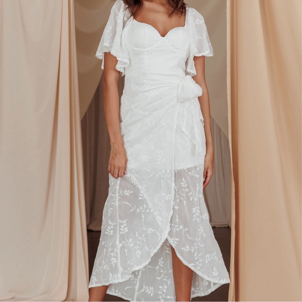 Selfie Leslie Aphrodite Molded Bust Angel Sleeve Midi Dress Floral White